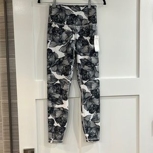 Balance Collection floral print High Rise Leggings Size Small NWT